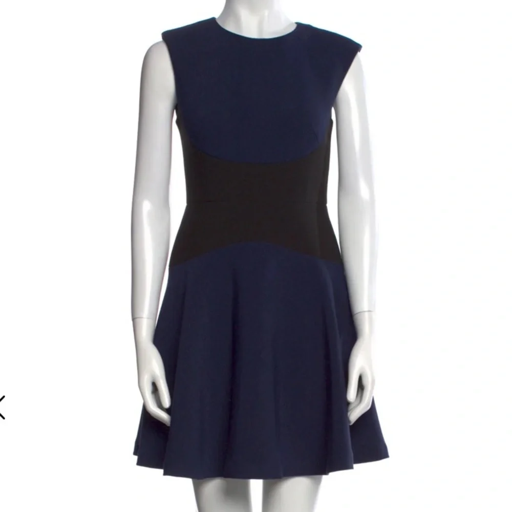 Kate Spade xs/ 0 Elegant Navy and Black Sleeveless Dress 78